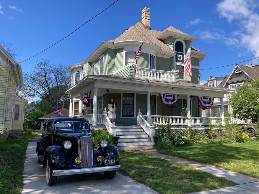 1133 Algoma Blvd, Oshkosh, WI 54901 - photo 1