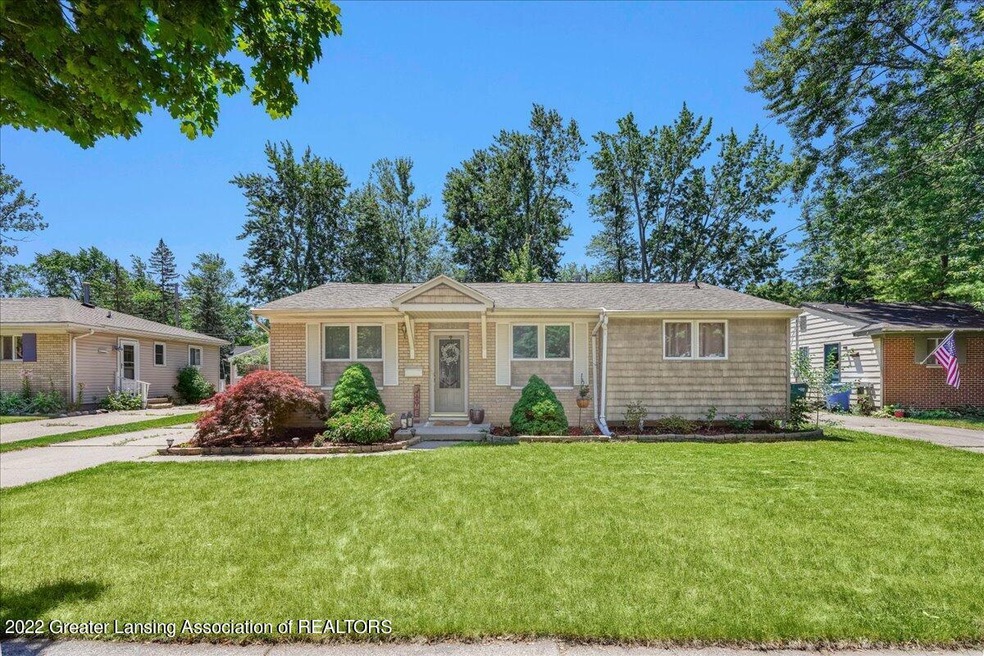 2033 Holly Way, Lansing, MI 48910 - photo 1