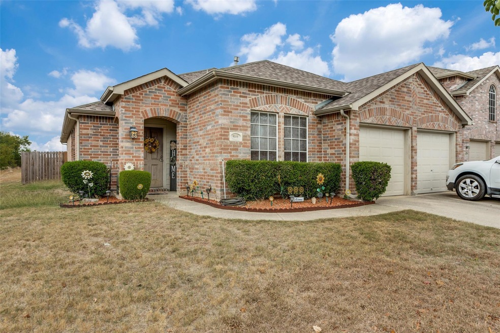 View of front of home featuring a front lawn and a