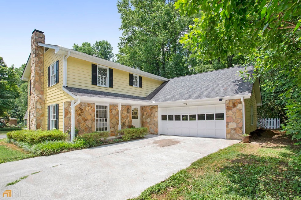 Beautiful home on quiet cul-de-sac, just one block