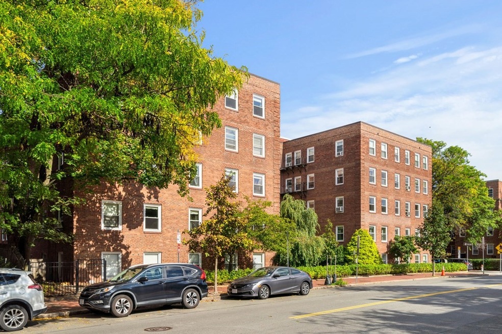 Cambridge Court unit L4G, Cambridge, MA 02139 - photo 1