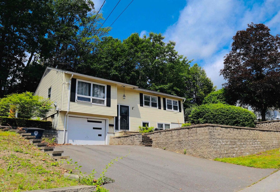 22 Stanford Rd, Nashua, NH 03064 - photo 1