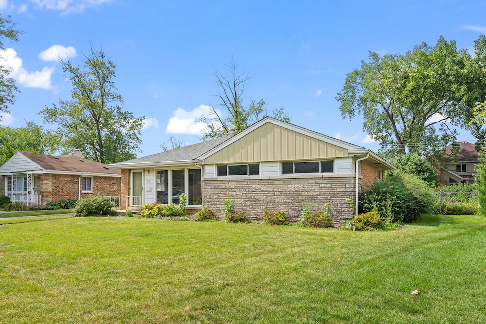 458 N Oak St, Elmhurst, IL 60126 - photo 1