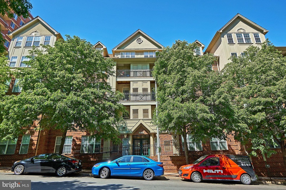 1320 N Wayne St unit 301, Arlington, VA 22201 - photo 1