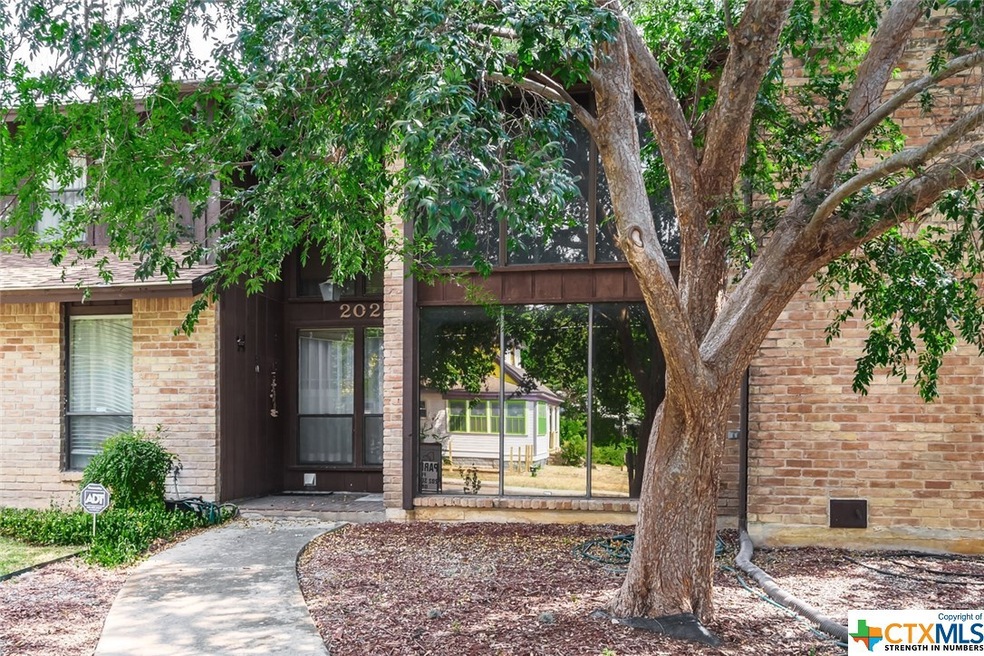 202 Scott St, San Marcos, TX 78666 - photo 1