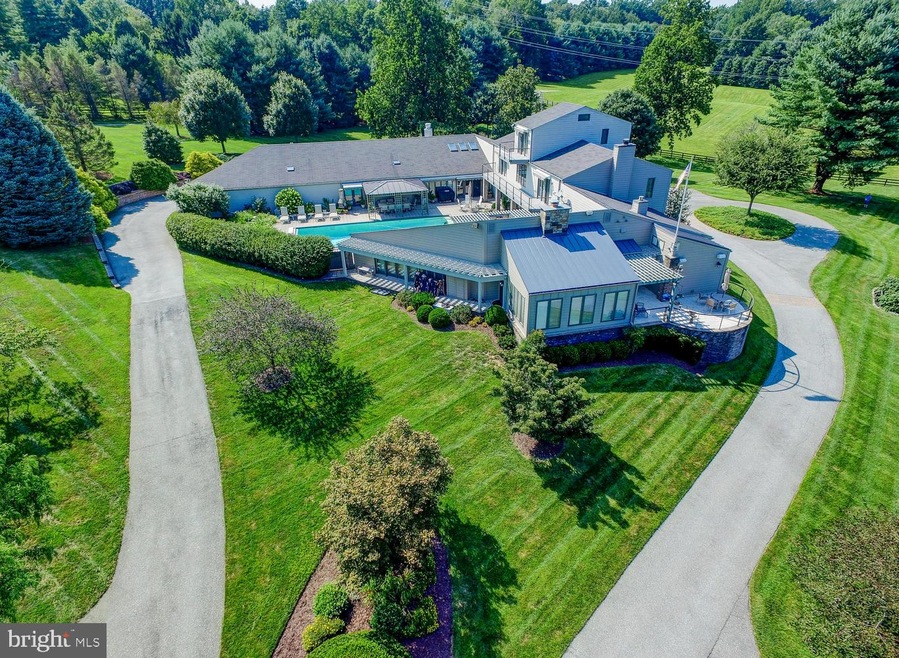 11838 Falls Rd, Cockeysville, MD 21030 - photo 1