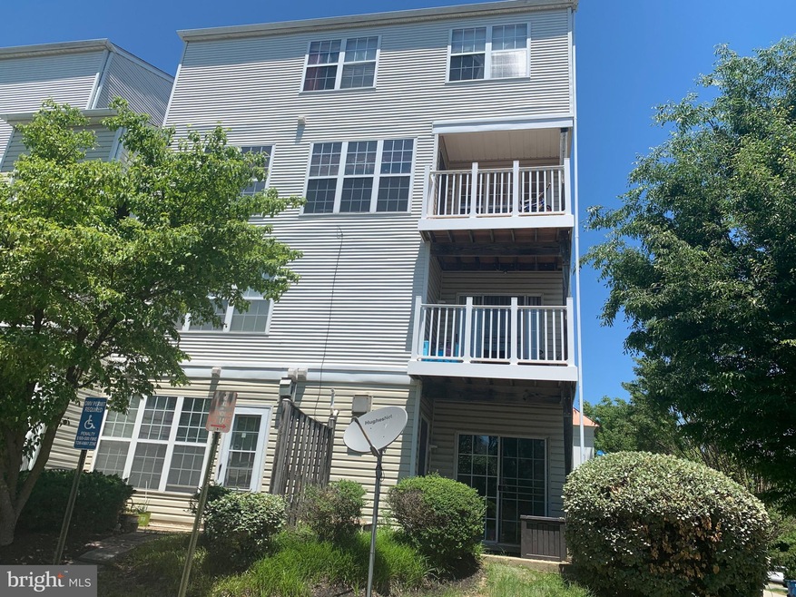 8165 Halley Ct unit 302, Lorton, VA 22079 - photo 1