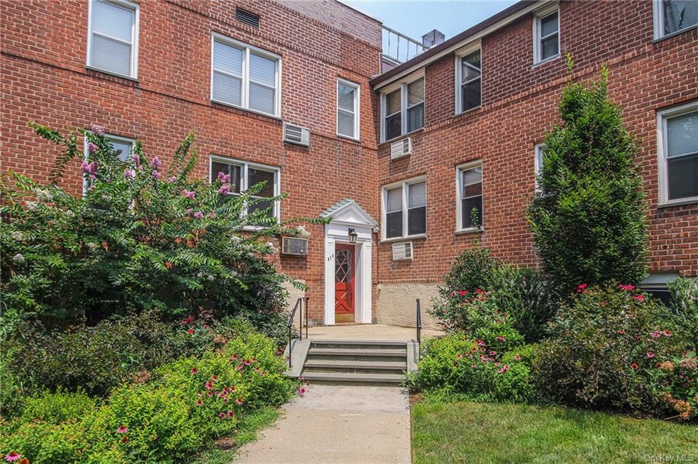 315 Palmer Terrace unit 1B, Mamaroneck, NY 10543 - photo 1