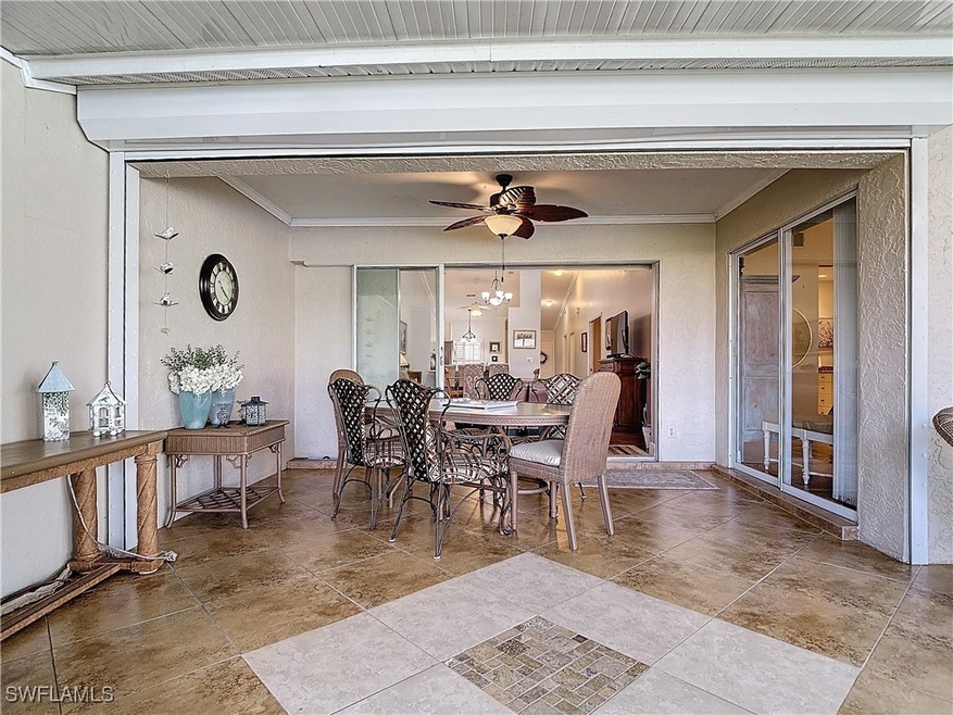 Living area with crown molding