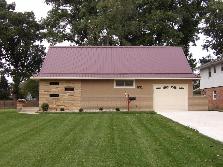 631 Bernhard Rd, Columbus, OH 43213 - photo 1