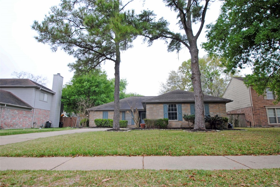 8023 Sunny Ridge Dr, Houston, TX 77095 - photo 1