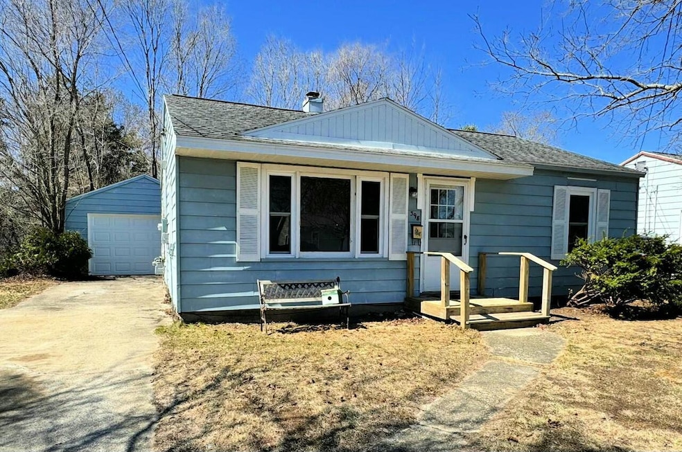 398 1st St N, Oscoda, MI 48750 - photo 1