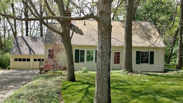 1860sf with Many updates including Roof and Window
