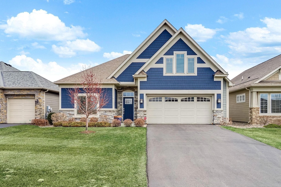 987 Irving Ct N, Lake Elmo, MN 55042 - photo 1