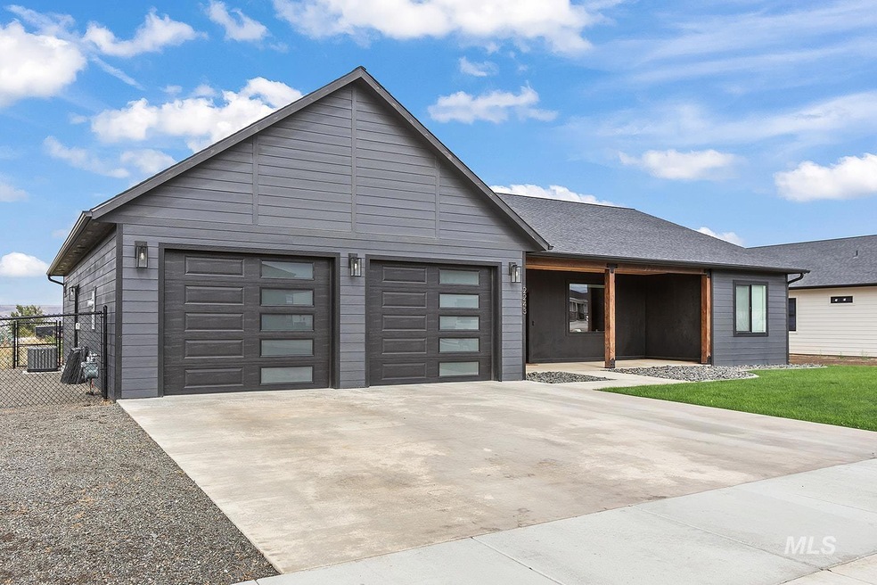 2243 Powers Dr, Lewiston, ID 83501 - photo 1