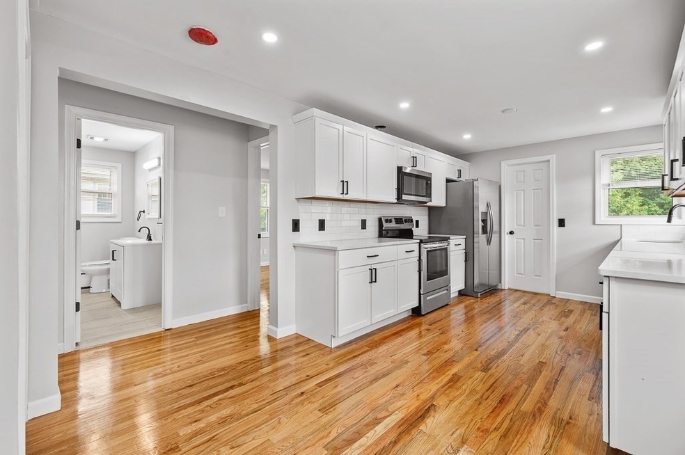 26 Rowena St, Worcester, MA 01606 - photo 1