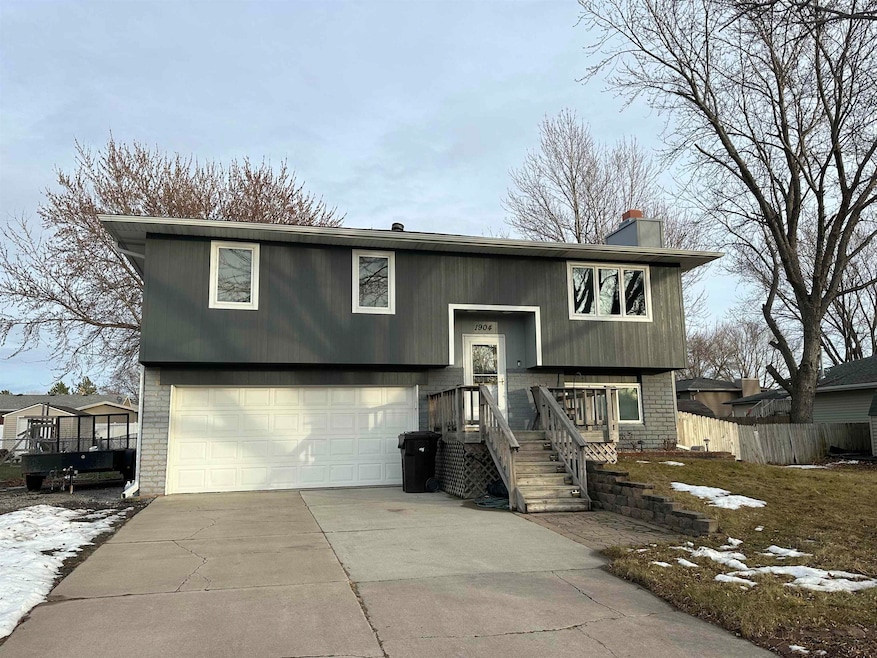 1904 N Eastwood St, Norfolk, NE 68701 - photo 1