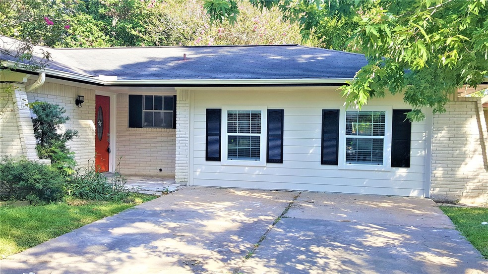 6419 Maple Hill Dr, Houston, TX 77088 - photo 1