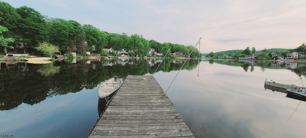 26 Lorettacong Dr, Lake Hopatcong, NJ 07849 - photo 1