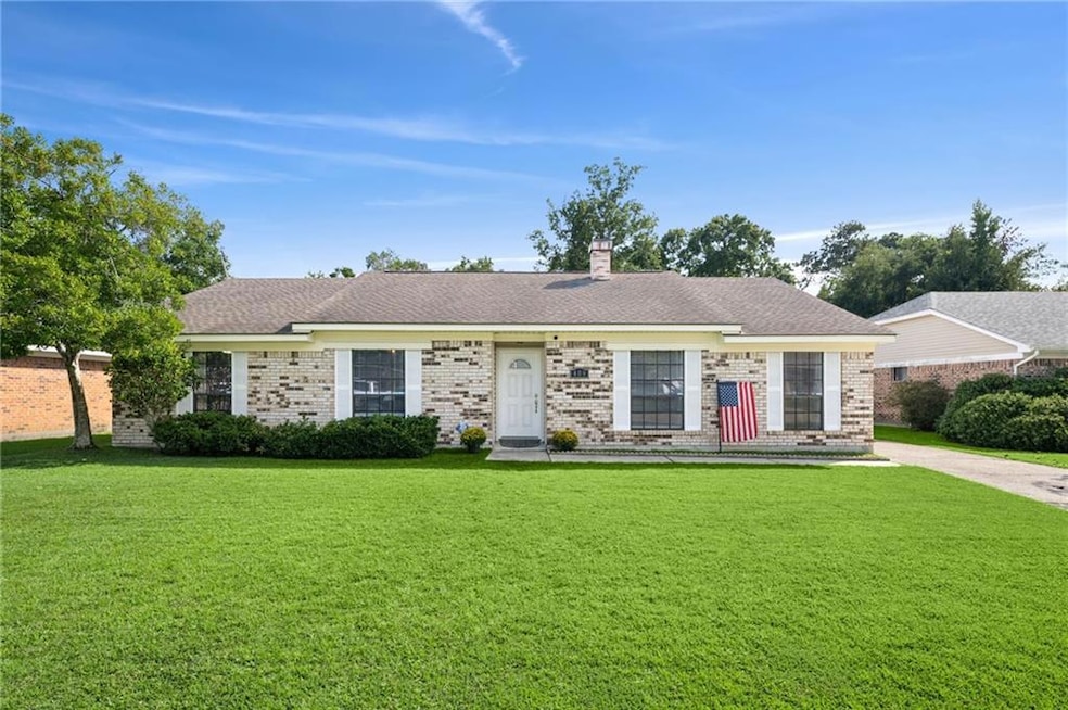 409 W Lake Catahoula Ct, Slidell, LA 70461 - photo 1