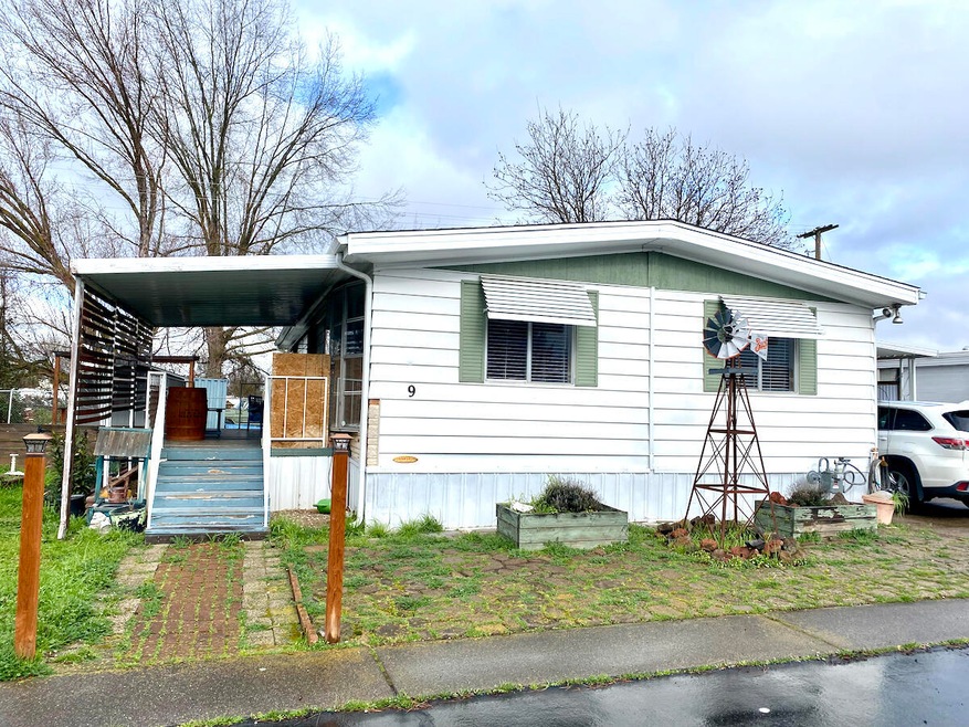 301 Freeman Rd unit 9, Central Point, OR 97502 - photo 1