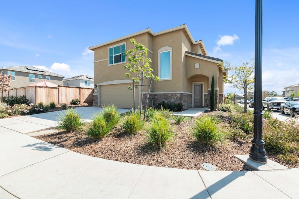 Pending $449,900 • Co-Listing Agent