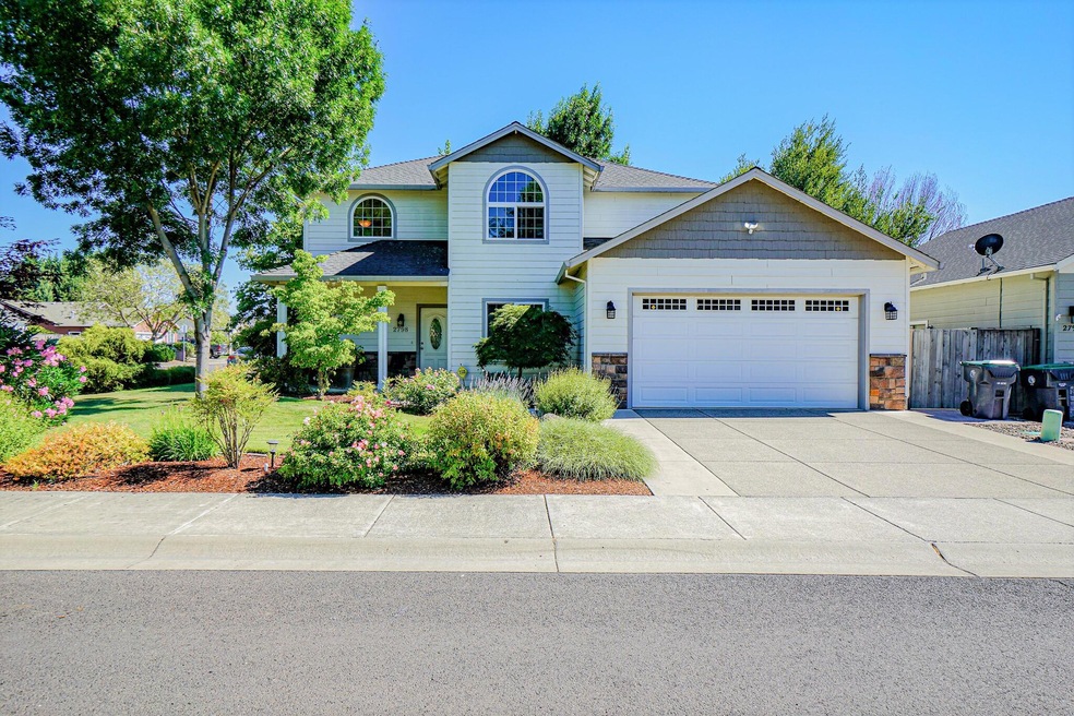 2798 Brookdale Dr, Central Point, OR 97502 - photo 1