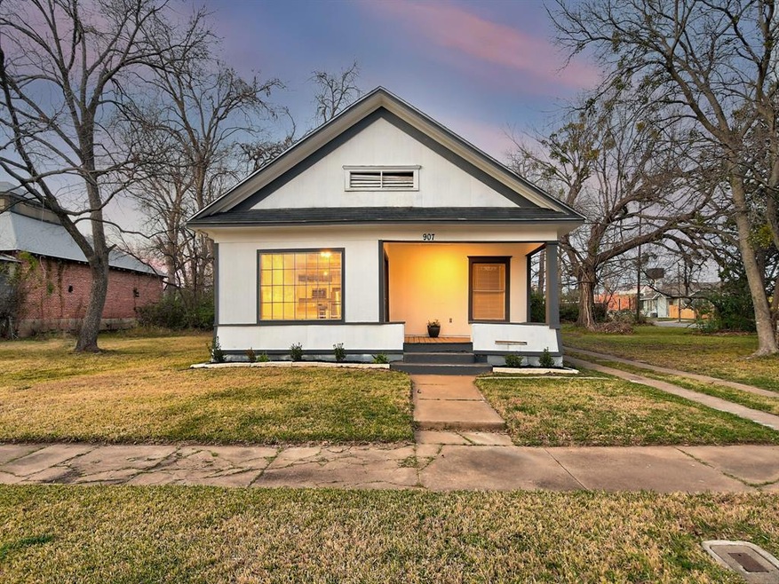 907 W Owings St, Denison, TX 75020 - photo 1