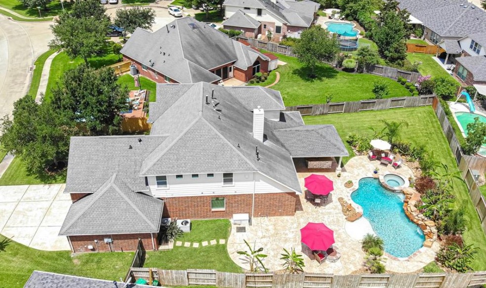 Large lot located in Firethorne