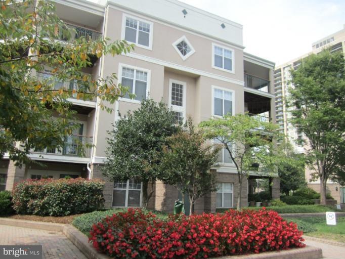 5573 Seminary Rd unit 412, Baileys Crossroads, VA 22041 - photo 1