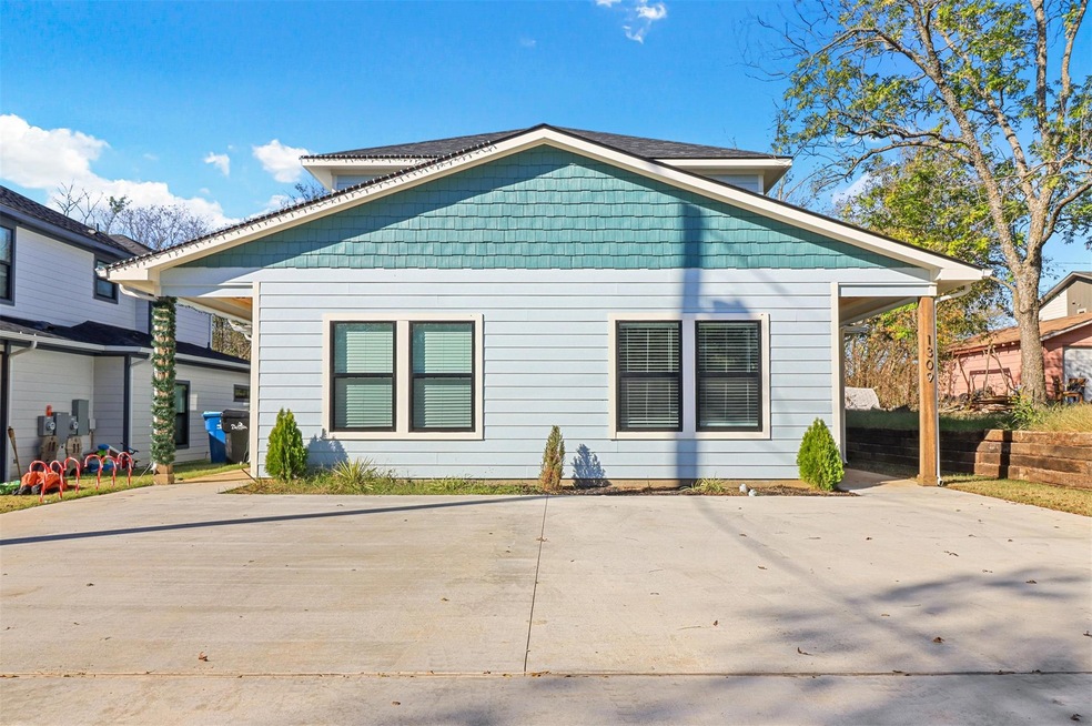 1309 S 5th Ave unit 1309, Denison, TX 75021 - photo 1