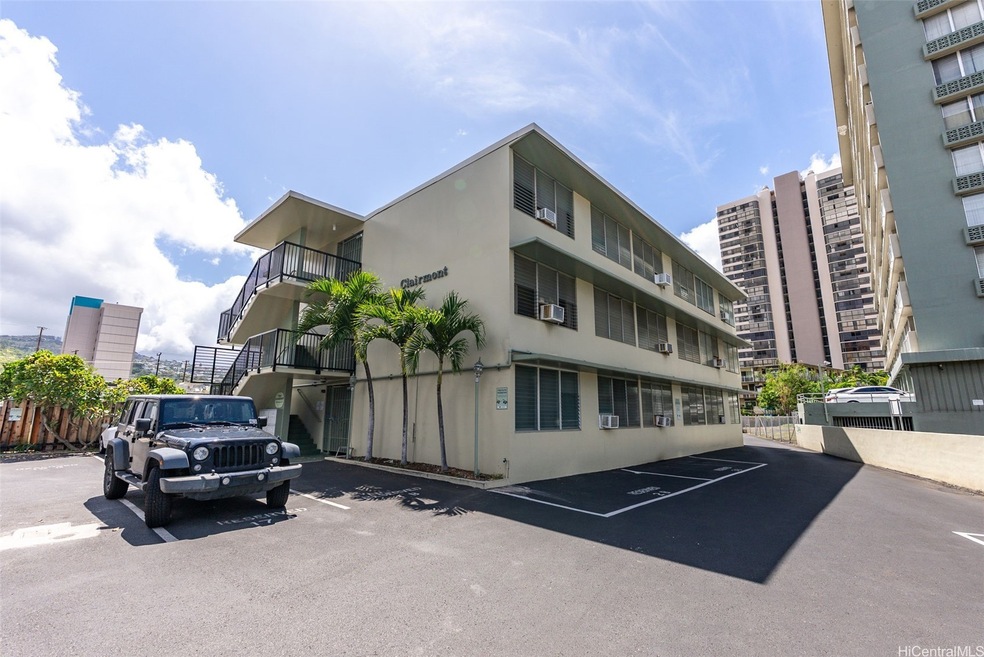 909 Kahuna Ln unit 305, Honolulu, HI 96826 - photo 1
