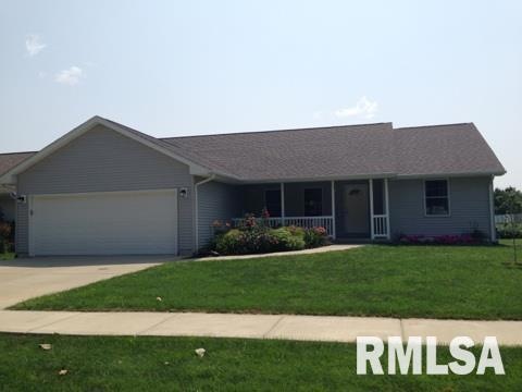 914 N Sherman St, Lincoln, IL 62656 - photo 1