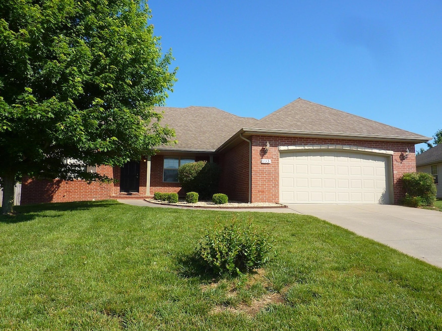 733 N Taylor Way, Nixa, MO 65714 - photo 1
