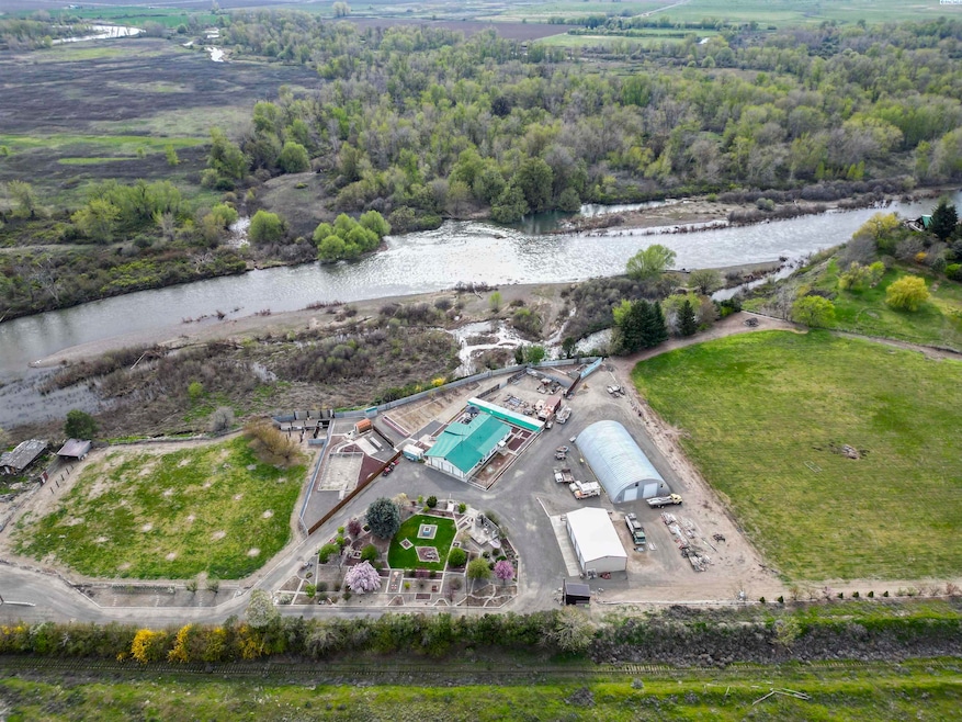 1202 W Hudson Rd, Granger, WA 98932 - photo 1