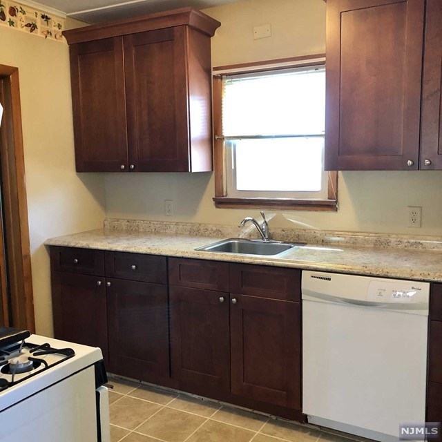 86 Union St unit 2, East Rutherford, NJ 07073 - photo 1