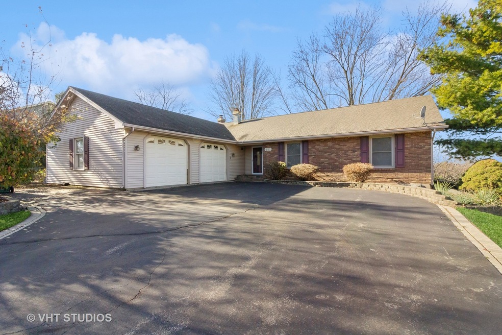 921 S Raddant Rd unit 2, Batavia, IL 60510 - photo 1