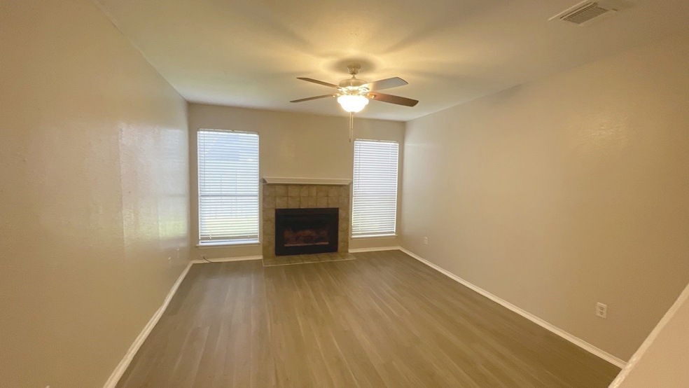 7846 Bayou Forest Dr unit C, Houston, TX 77088 - photo 1