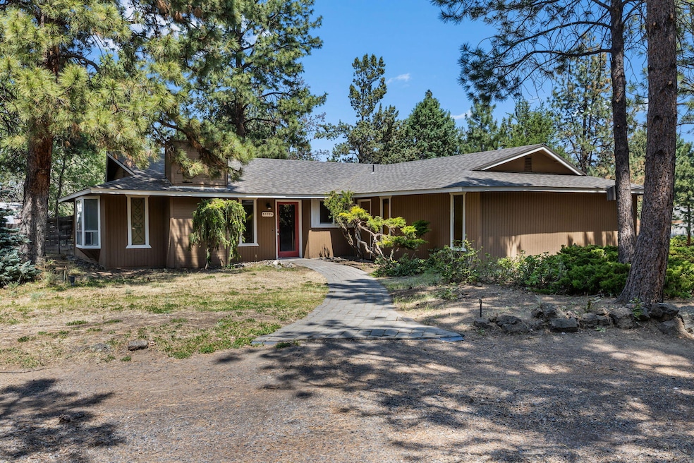 21024 Denning Dr, Bend, OR 97702 - photo 1