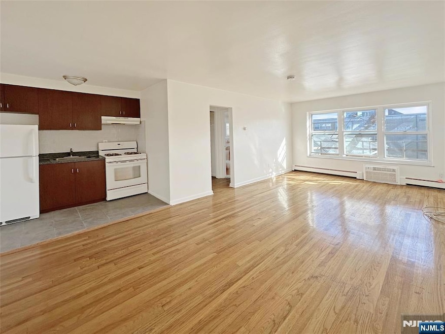 427 Broad Ave unit 2E, Palisades Park, NJ 07650 - photo 1