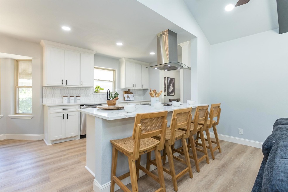 1904 Lincolnshire Dr, Bedford, TX 76021 - photo 1