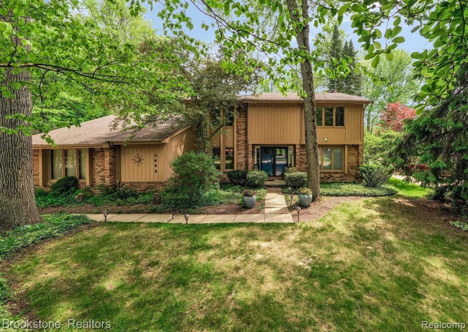 Beautiful curb appeal!