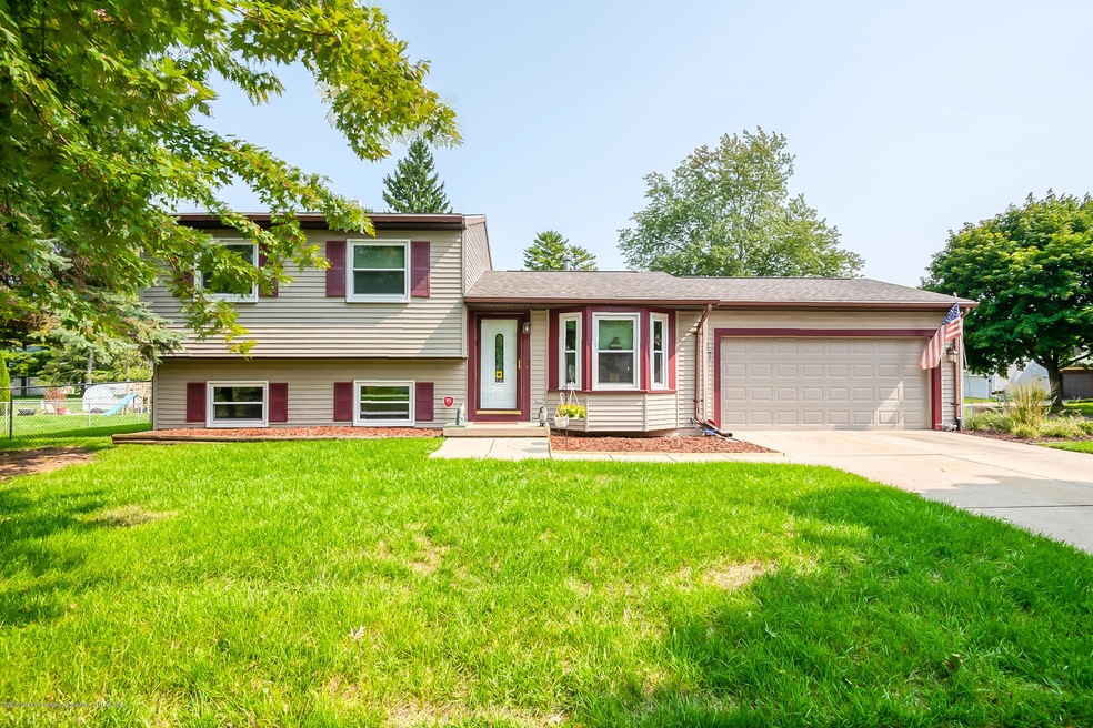 5827 Laporte Dr, Lansing, MI 48911 - photo 1