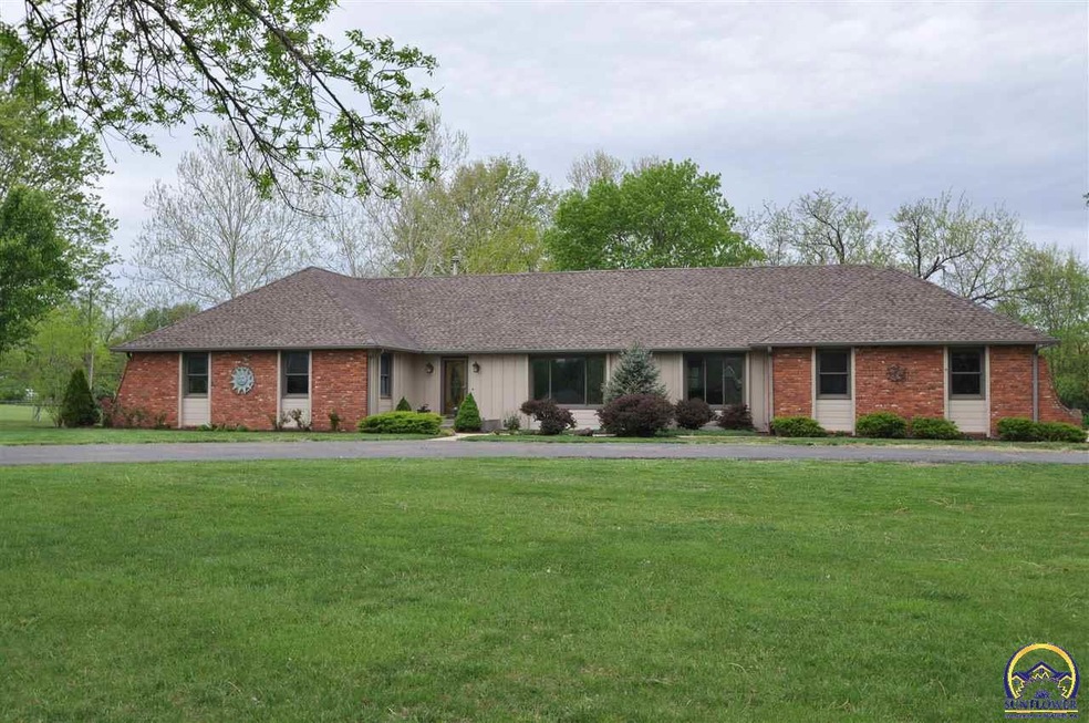 3631 SW Lincolnshire Rd, Topeka, KS 66614 - photo 1