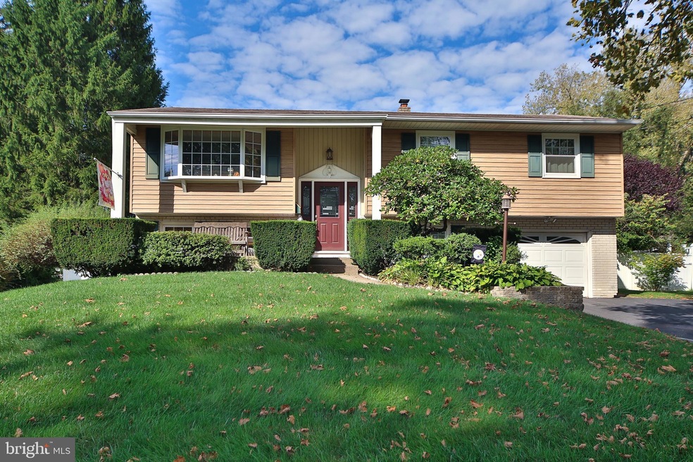 226 Midway Dr, Morrisville, PA 19067 - photo 1