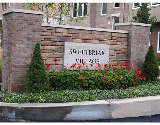 155 Sweetbriar Village T unit 155, Mount Washington, PA 15211 - photo 1