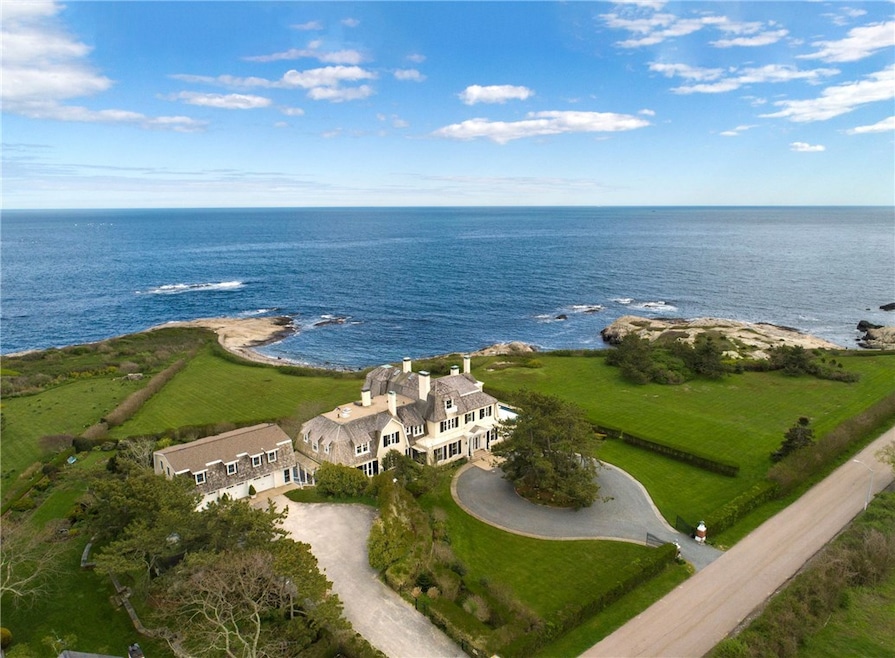 'Land's End' 42 Ledge Road, Newport the Crown Jewe