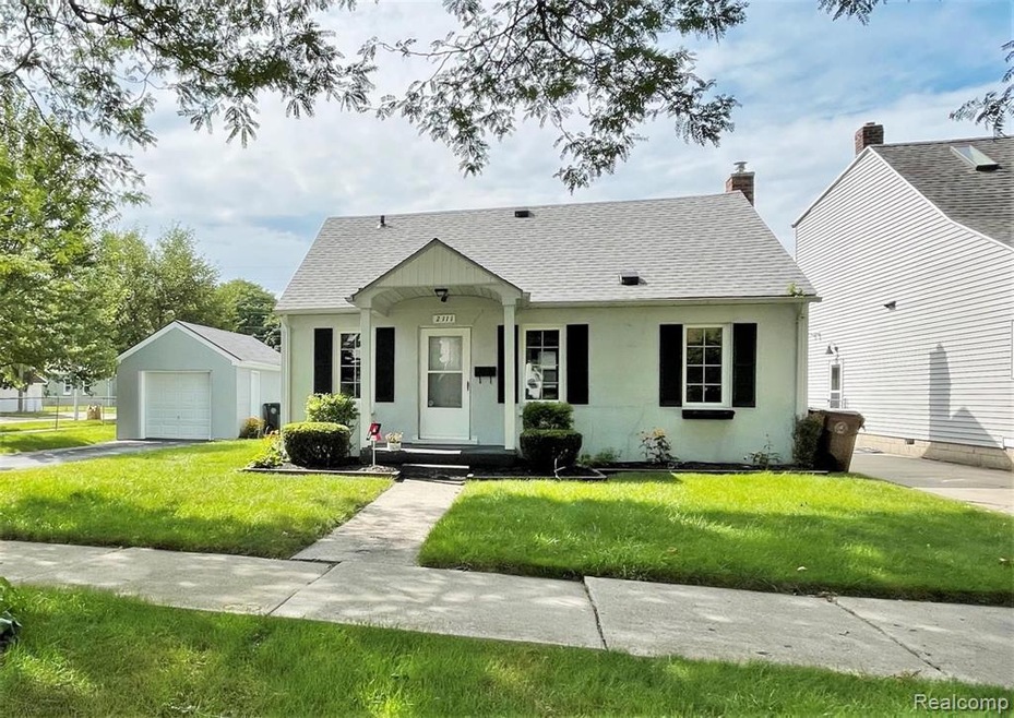Super cute charmer on 2 lots, with 2 garages (a 1 