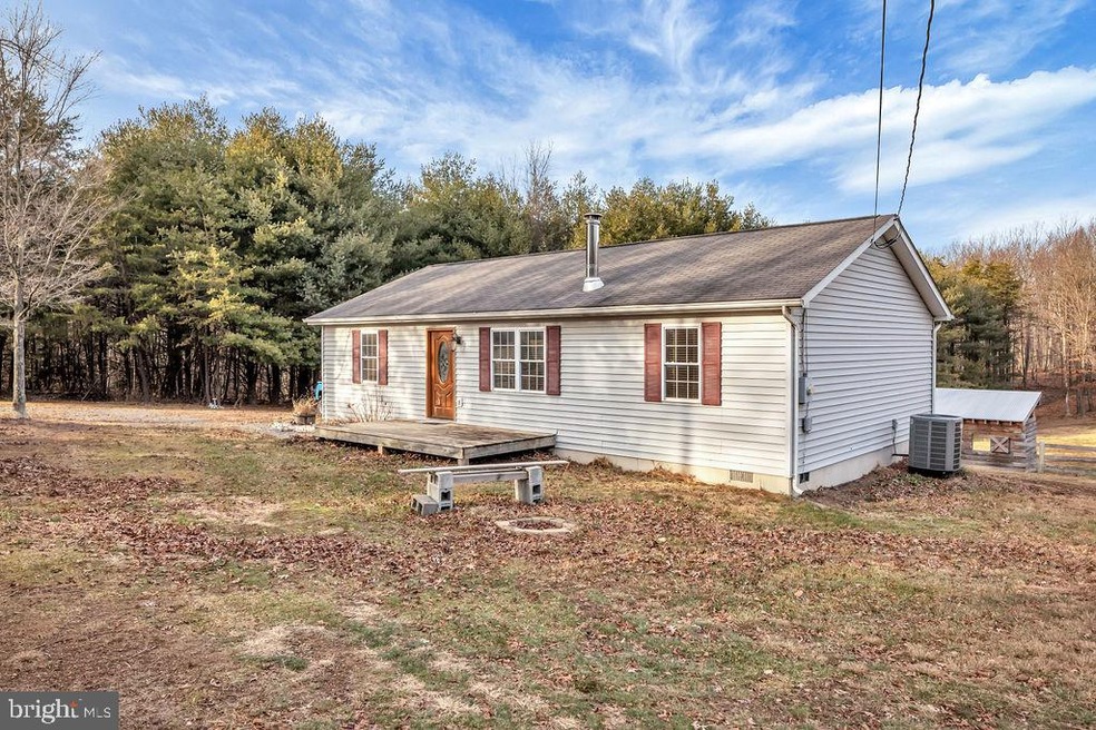 320 Whipporwill Ln, Cross Junction, VA 22625 - photo 1