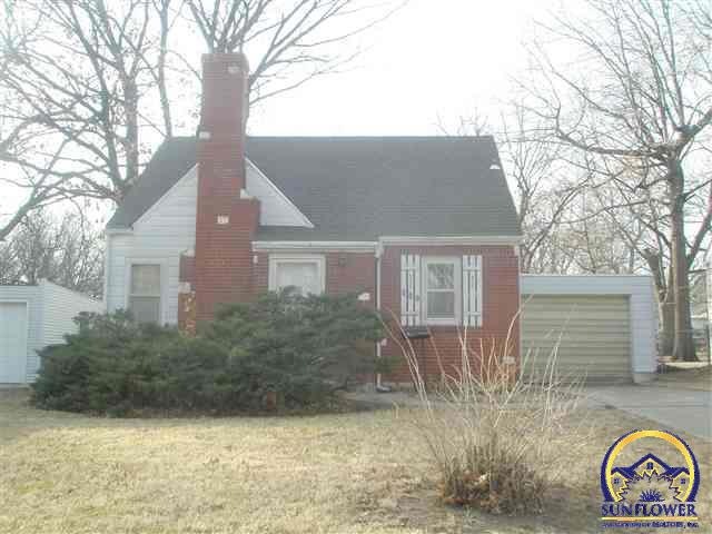 841 SW Hedgewood Ave, Topeka, KS 66606 - photo 1